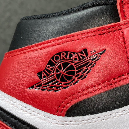 Air Jordan 1 Retro High OG Chicago