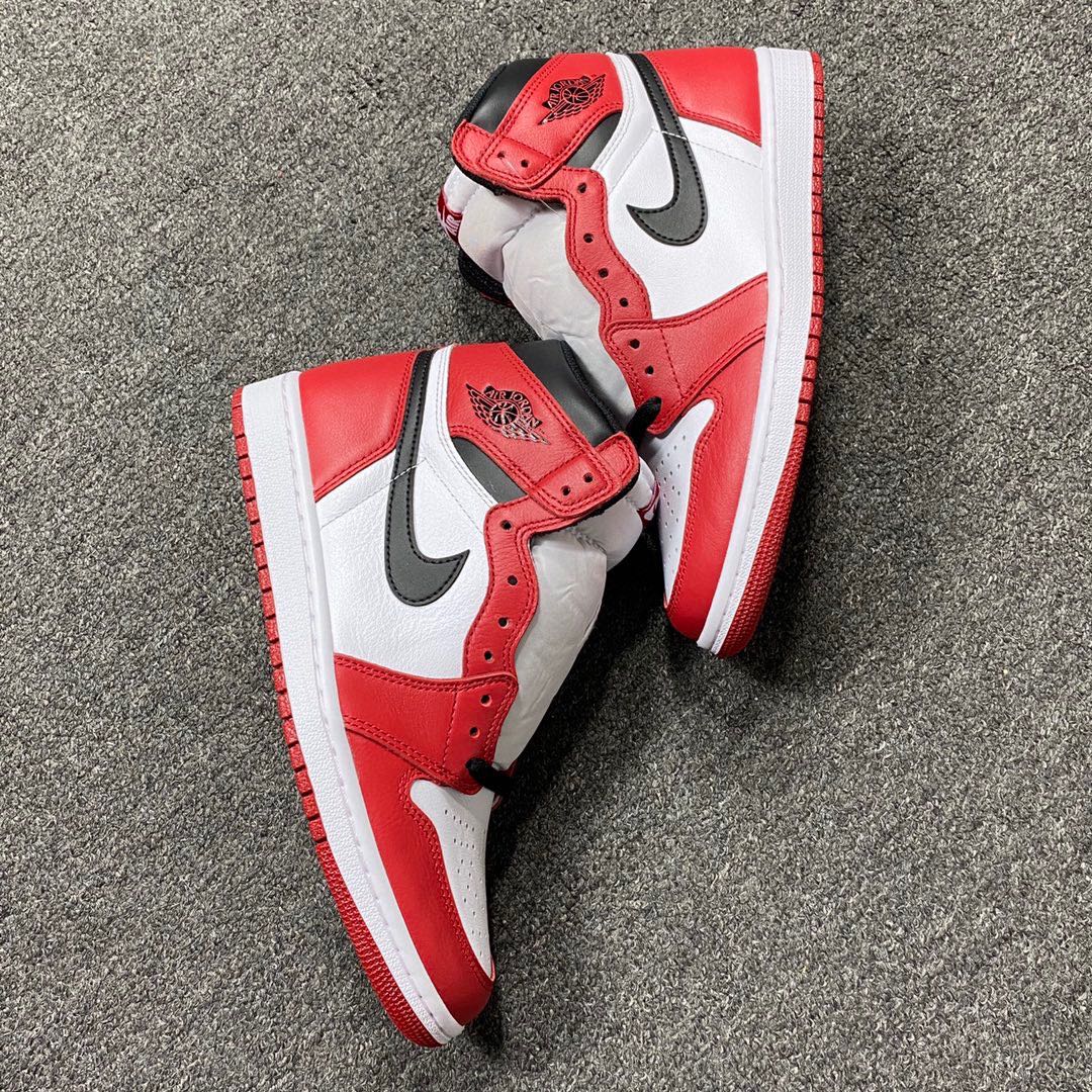 Air Jordan 1 Retro High OG Chicago