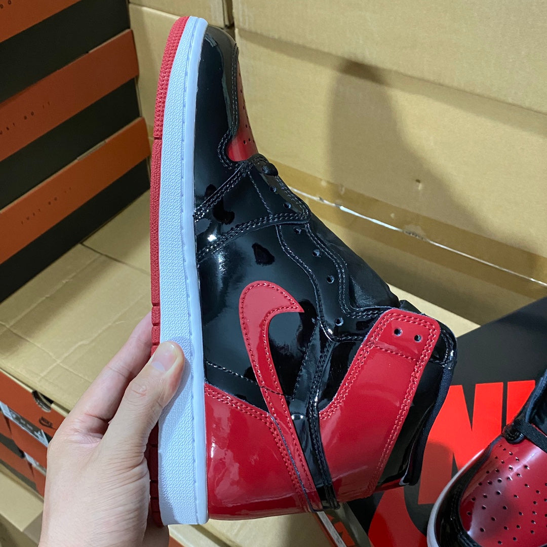 Air Jordan 1 Retro High OG Patent Bred