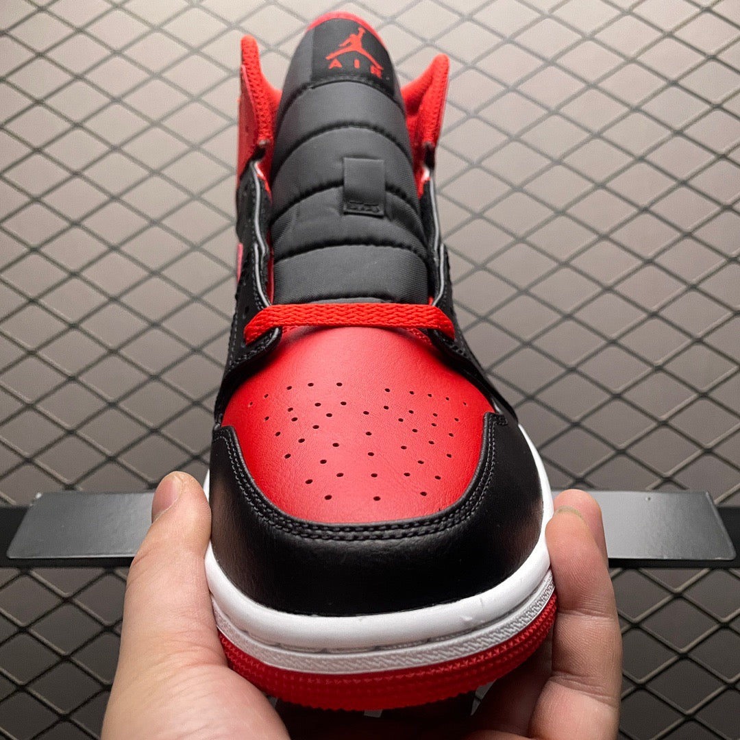 Air Jordan 1 mid Alternate Bred