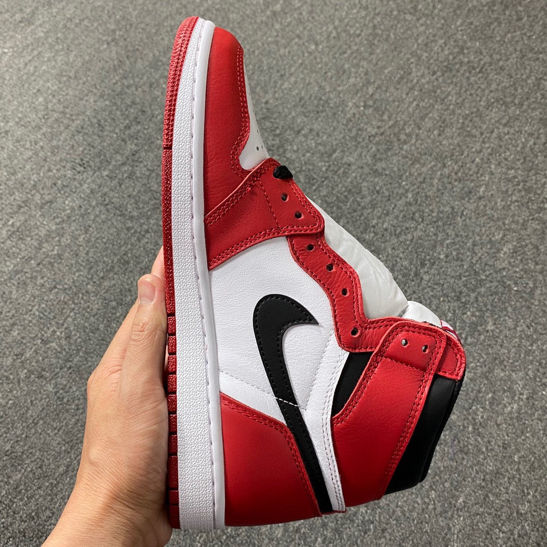 Air Jordan 1 Retro High OG Chicago